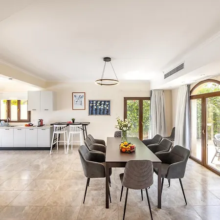 Willa Sunnyvillas: 4br Seafront Villa*private Pool*bw44 Protaras